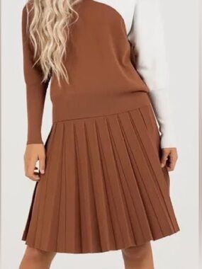 Aleeza Paris Cocoa Pleated Skirt - Women's NWT Medium